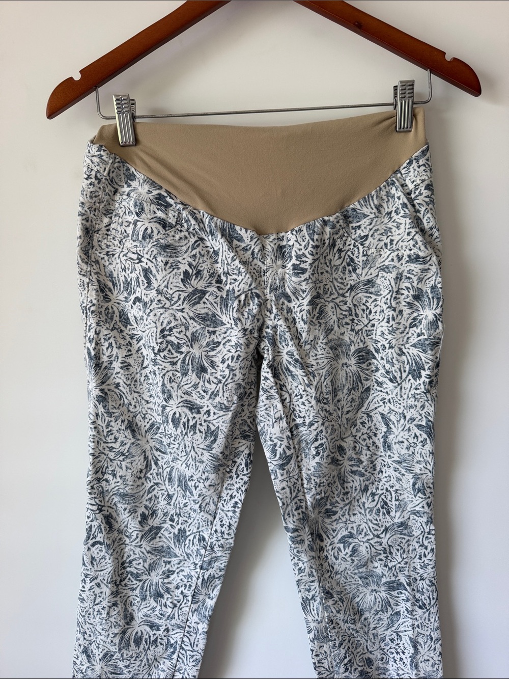Motherhood Maternity Jeans Blue Floral Tan Waistband Size Small Stratch Pockets - Picture 2 of 8